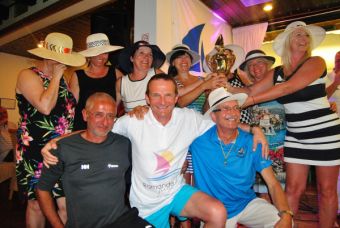 Puchar imienia Maćka Szlachetki - tym razem dla najbardziej żeńskiej załogi regat Ramande Fun Club i najcierpliwszego skippera - Krzyśka Kipiela